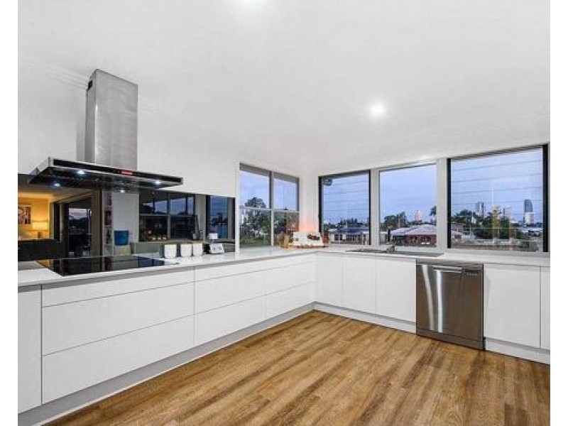 16 Monte Vista Court, Broadbeach Waters QLD 4218