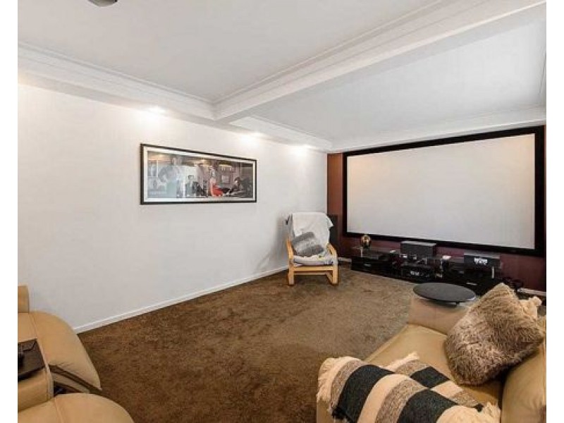 16 Monte Vista Court, Broadbeach Waters QLD 4218