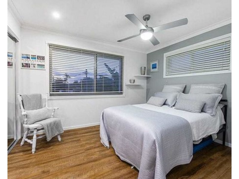 16 Monte Vista Court, Broadbeach Waters QLD 4218