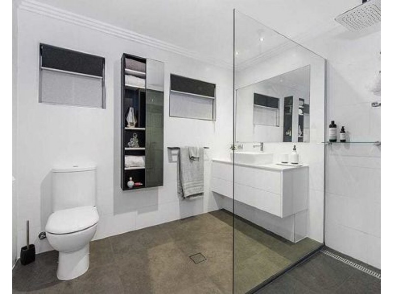 16 Monte Vista Court, Broadbeach Waters QLD 4218