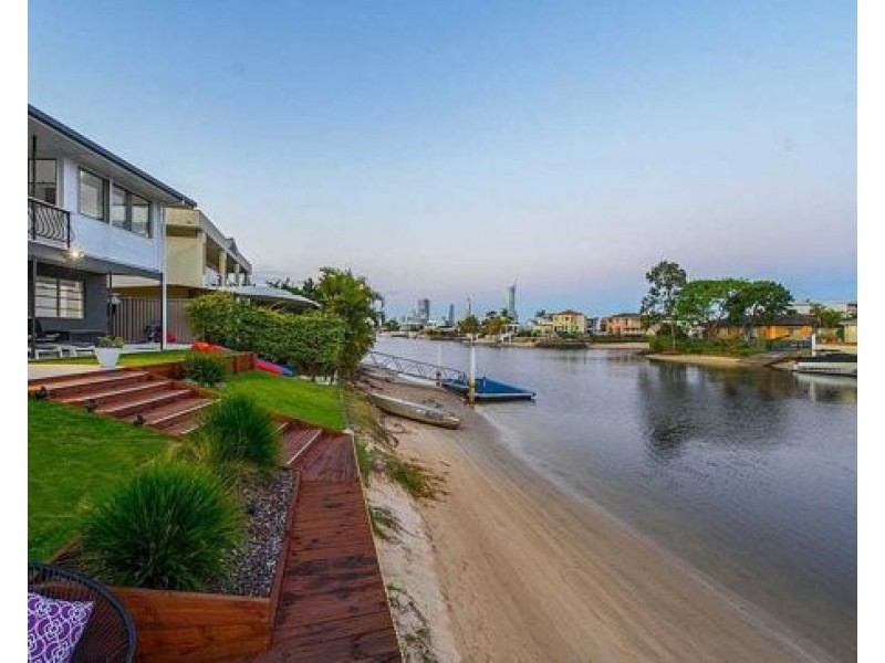 16 Monte Vista Court, Broadbeach Waters QLD 4218