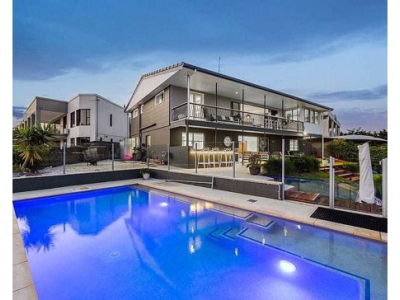 16 Monte Vista Court, Broadbeach Waters QLD 4218