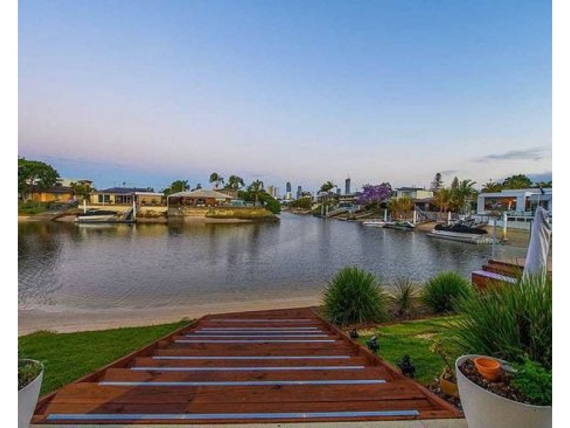 16 Monte Vista Court, Broadbeach Waters QLD 4218