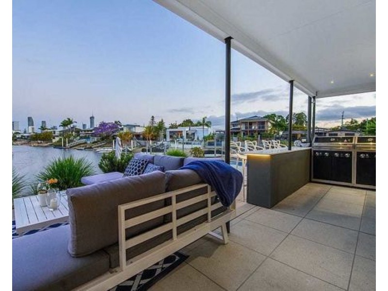 16 Monte Vista Court, Broadbeach Waters QLD 4218