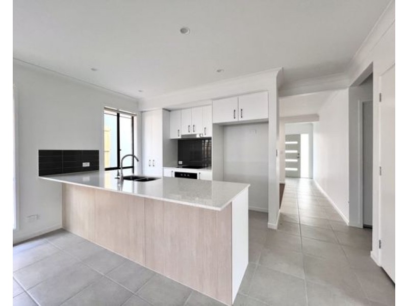 7 Robin Street, Morayfield QLD 4506