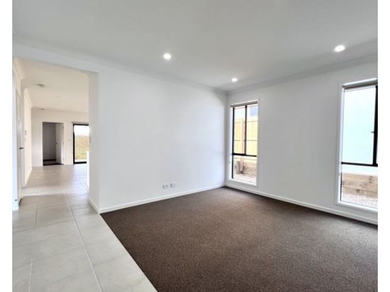 7 Robin Street, Morayfield QLD 4506