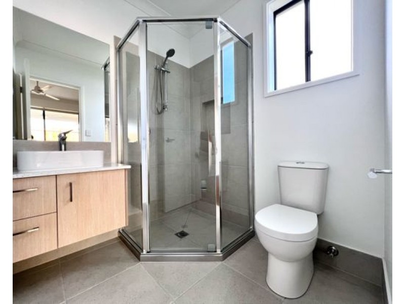 7 Robin Street, Morayfield QLD 4506