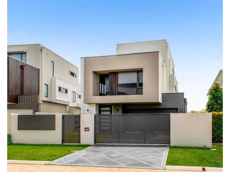 8813 The Point Circuit, Hope Island QLD 4212