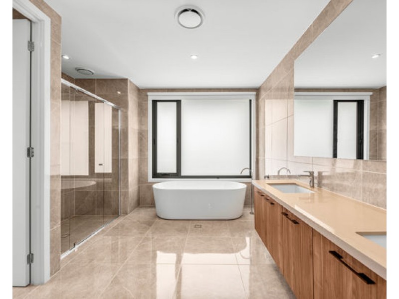 8813 The Point Circuit, Hope Island QLD 4212