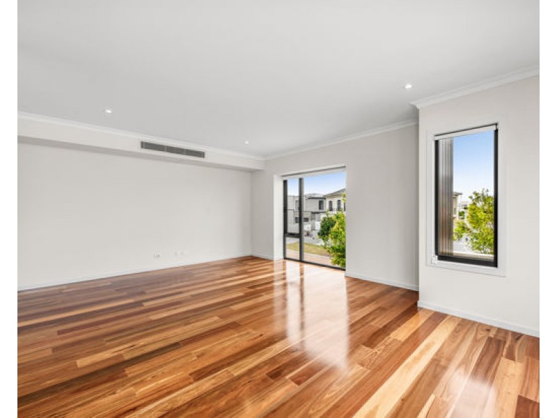 8813 The Point Circuit, Hope Island QLD 4212
