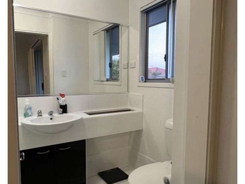 24/131 McAuley Parade, Pacific Pines QLD 4211