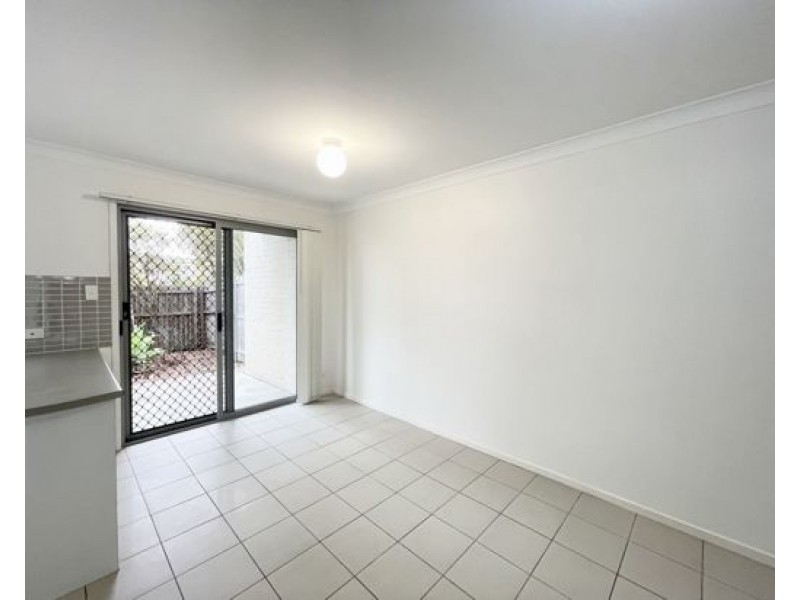 6 131 McAuley Parade, Pacific Pines QLD 4211