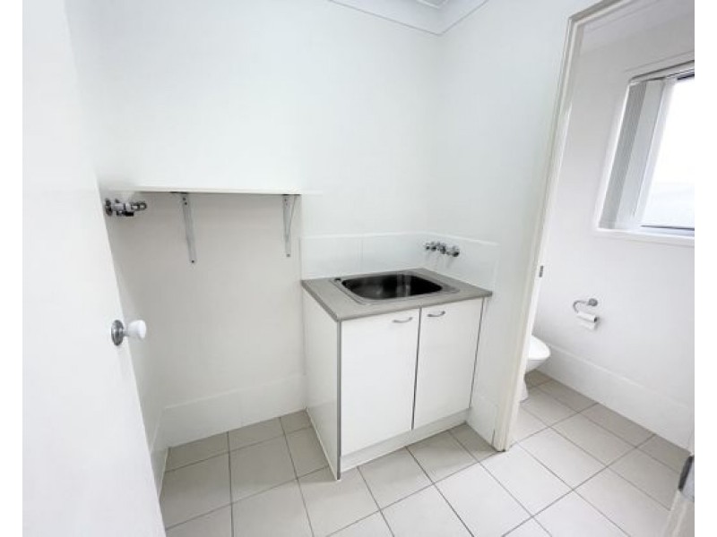 6 131 McAuley Parade, Pacific Pines QLD 4211