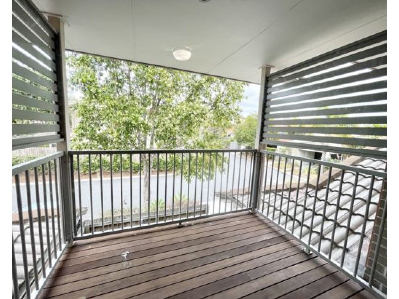 6 131 McAuley Parade, Pacific Pines QLD 4211