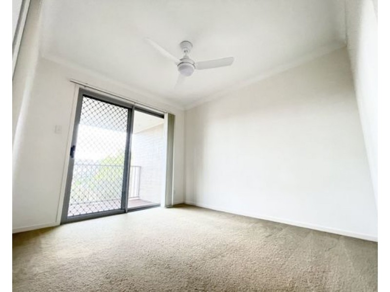 6 131 McAuley Parade, Pacific Pines QLD 4211