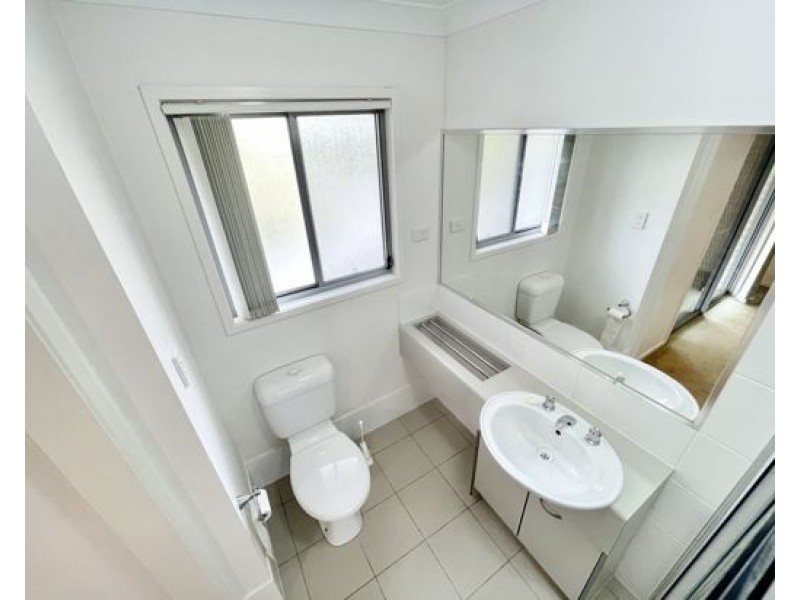 6 131 McAuley Parade, Pacific Pines QLD 4211