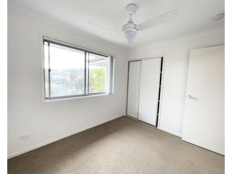 6 131 McAuley Parade, Pacific Pines QLD 4211