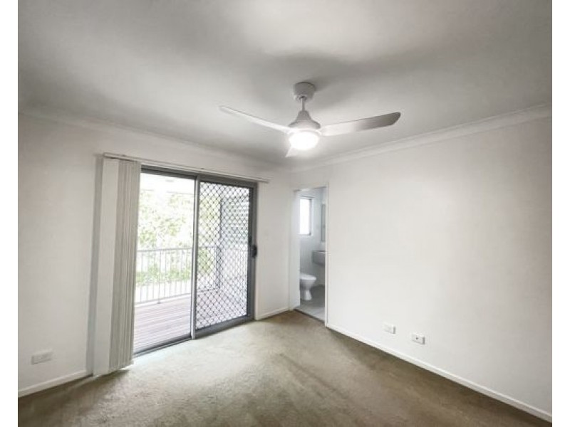 6 131 McAuley Parade, Pacific Pines QLD 4211