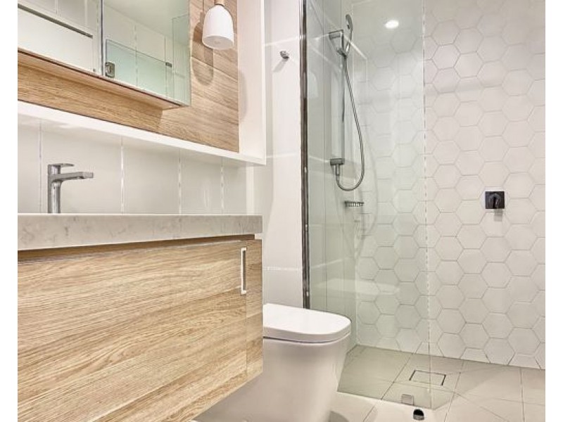 910/17 Deshon Street, Woolloongabba QLD 4102