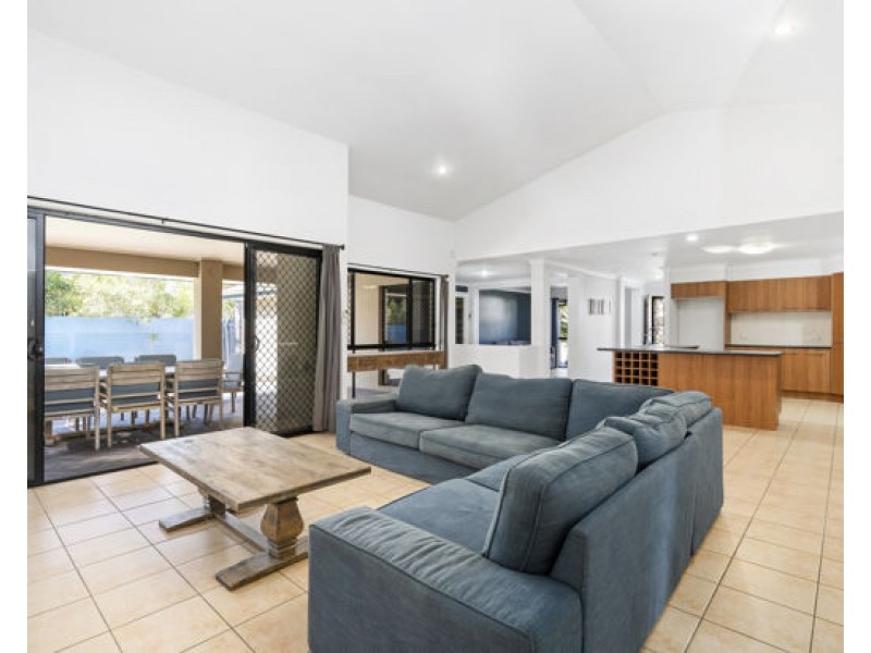 6 Deal Cove, Arundel QLD 4214