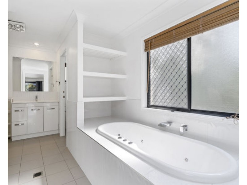 6 Deal Cove, Arundel QLD 4214