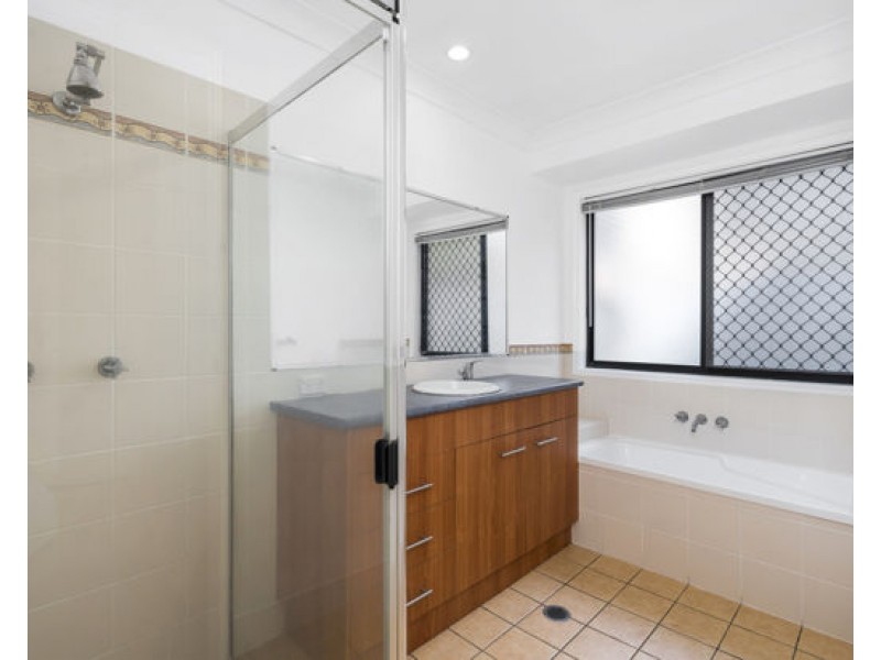 6 Deal Cove, Arundel QLD 4214
