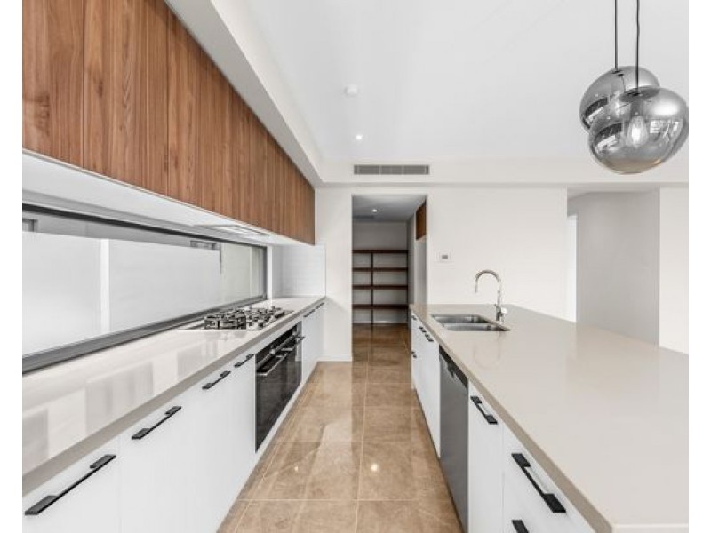 8812 The Point Circuit, Hope Island QLD 4212