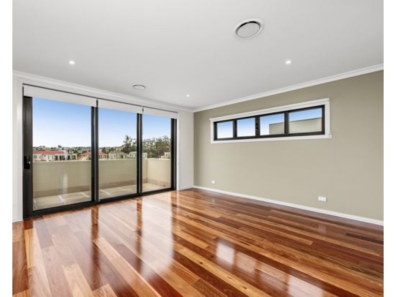 8812 The Point Circuit, Hope Island QLD 4212