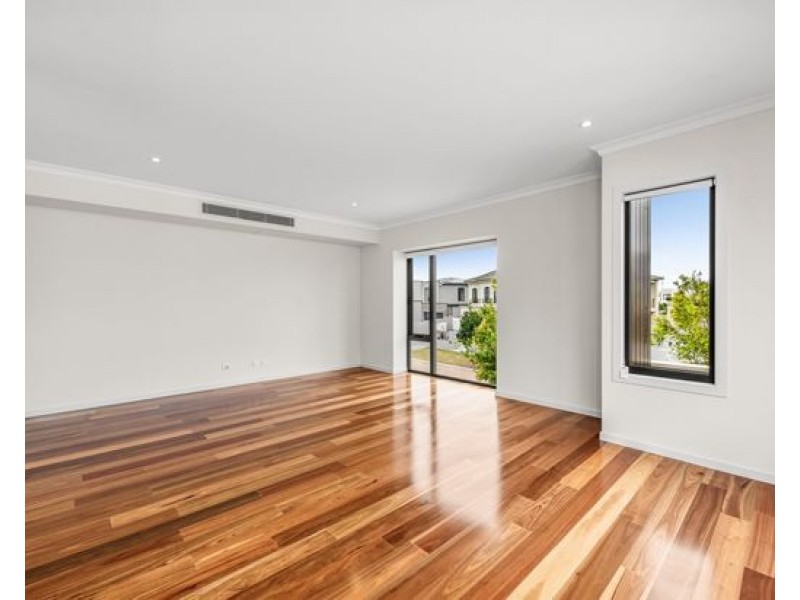 8812 The Point Circuit, Hope Island QLD 4212