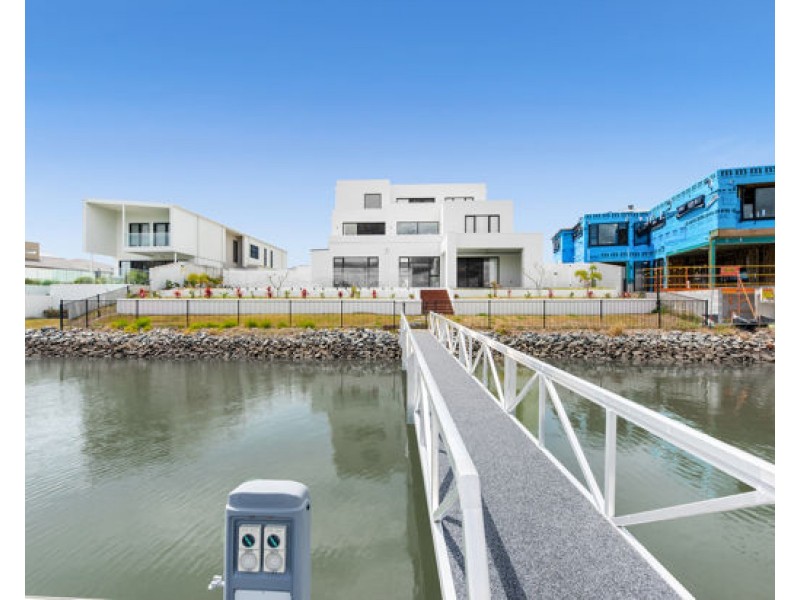 8803 The Point Circuit, Hope Island QLD 4212