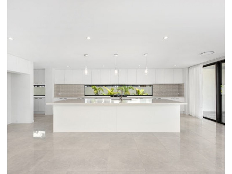 8803 The Point Circuit, Hope Island QLD 4212