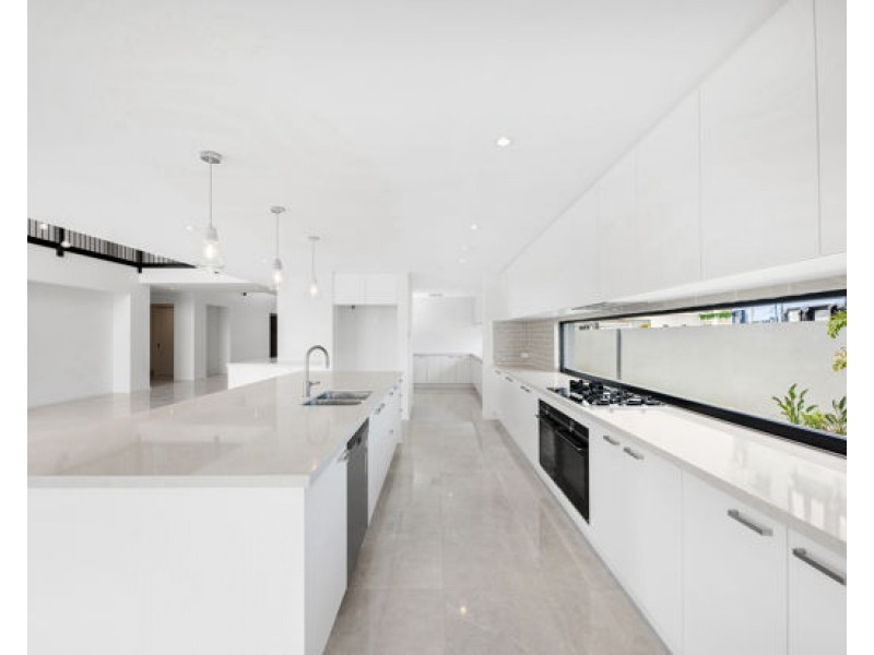 8803 The Point Circuit, Hope Island QLD 4212