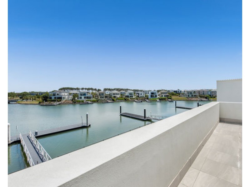 8803 The Point Circuit, Hope Island QLD 4212