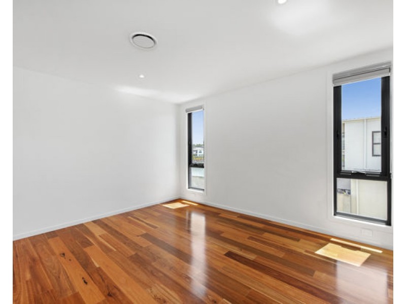 8803 The Point Circuit, Hope Island QLD 4212