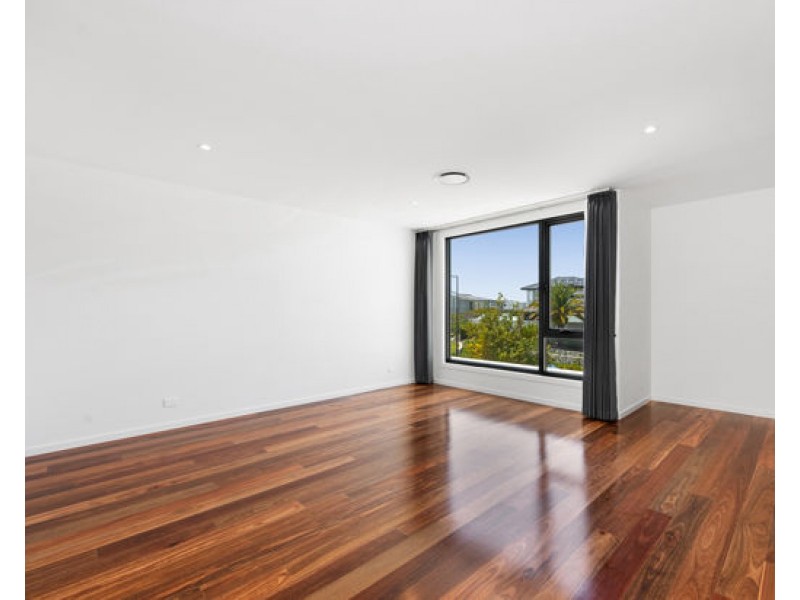 8803 The Point Circuit, Hope Island QLD 4212