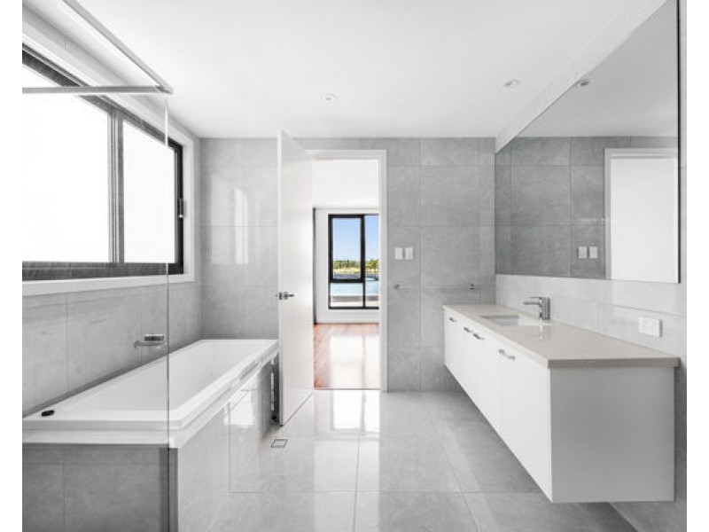 8803 The Point Circuit, Hope Island QLD 4212