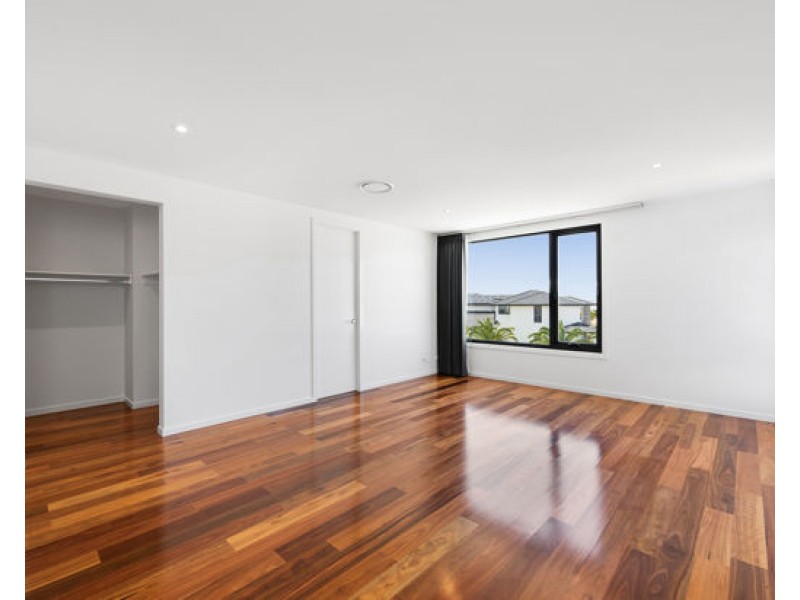 8803 The Point Circuit, Hope Island QLD 4212