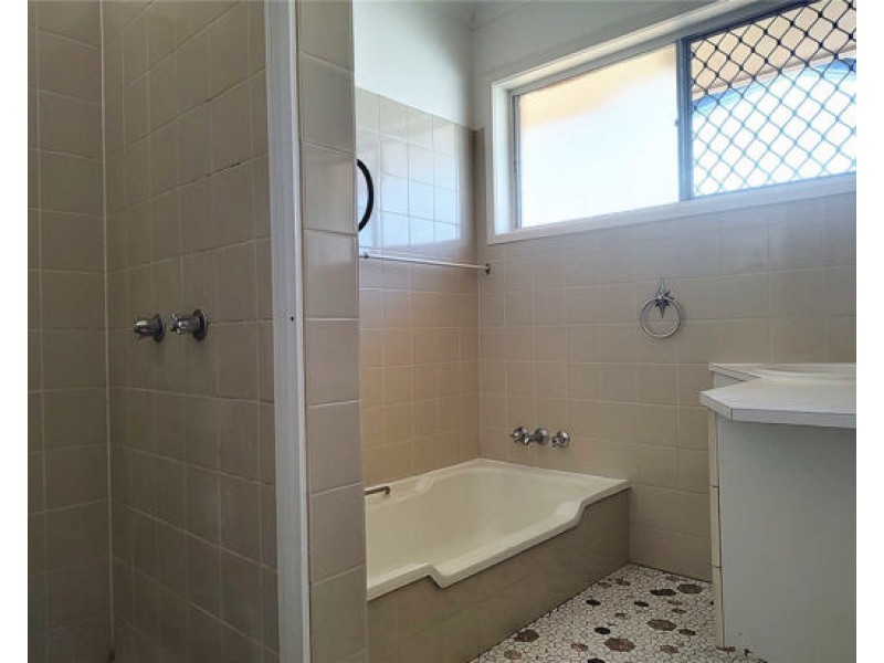 17 hilary street, Wishart QLD 4122