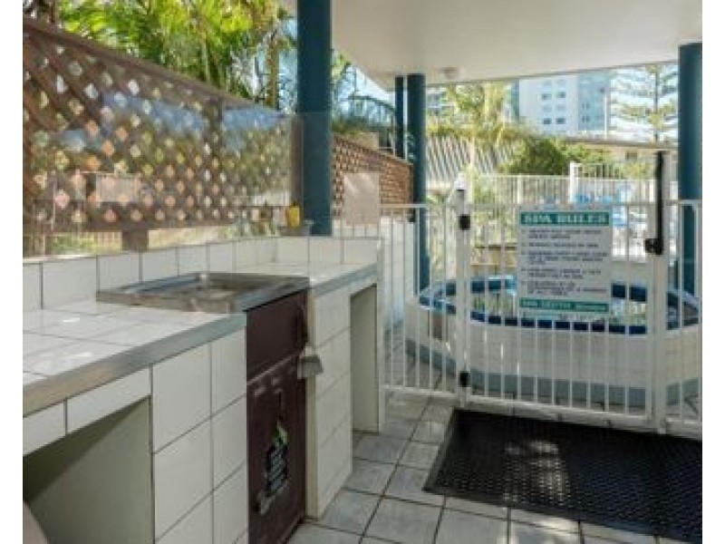 U17 15 Anne Avenue, Broadbeach QLD 4218