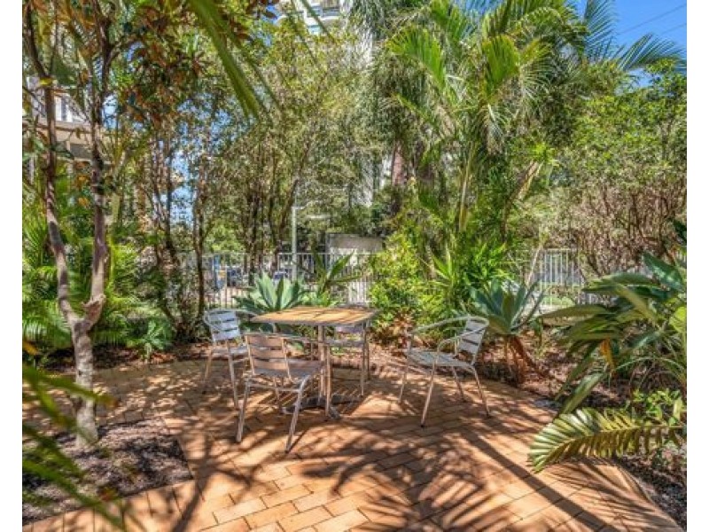 U17 15 Anne Avenue, Broadbeach QLD 4218