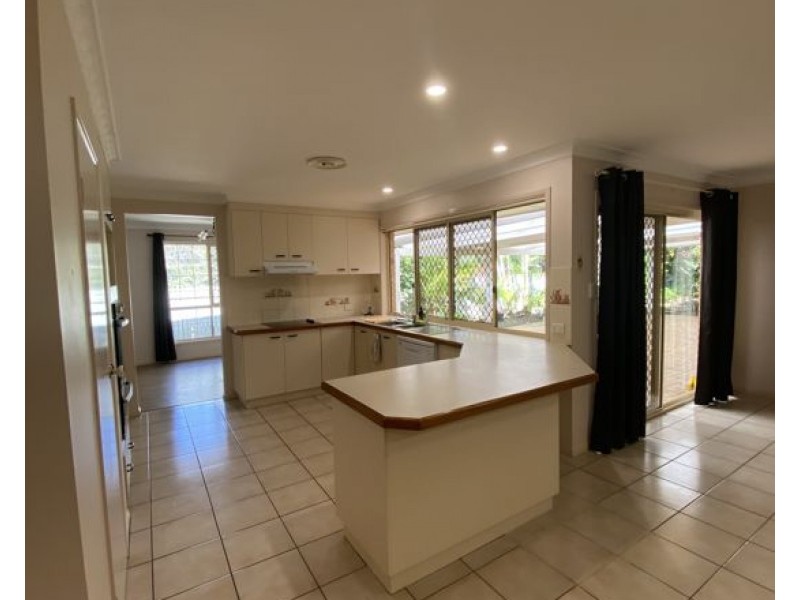 27 Wyncroft Street, Holland Park QLD 4121