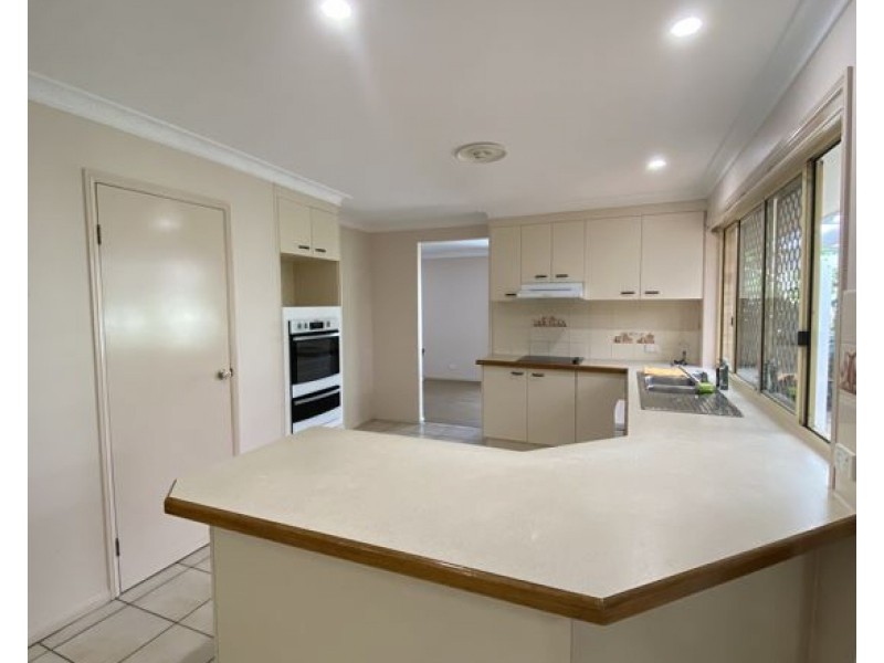 27 Wyncroft Street, Holland Park QLD 4121