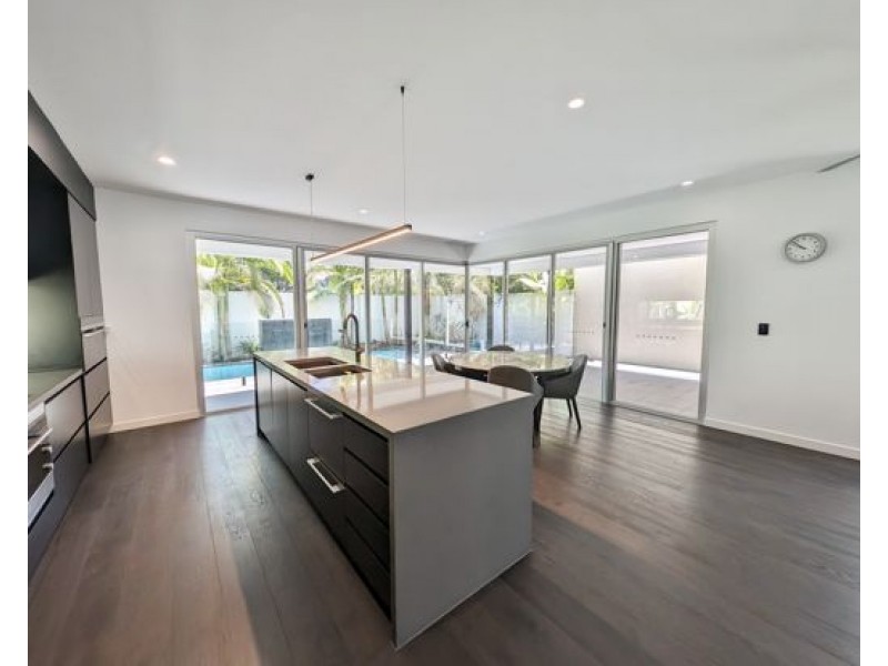 7826 Pavilions Close, Hope Island QLD 4212