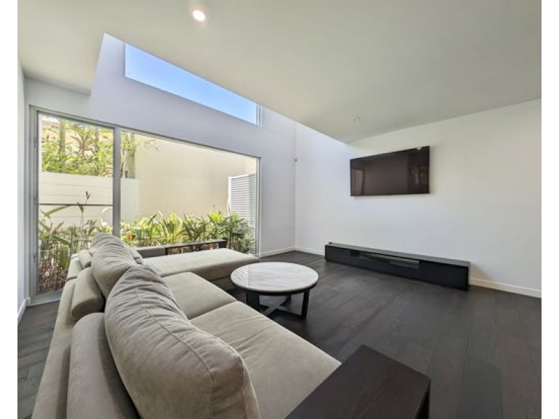 7826 Pavilions Close, Hope Island QLD 4212