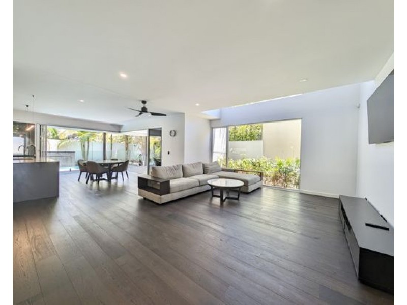 7826 Pavilions Close, Hope Island QLD 4212