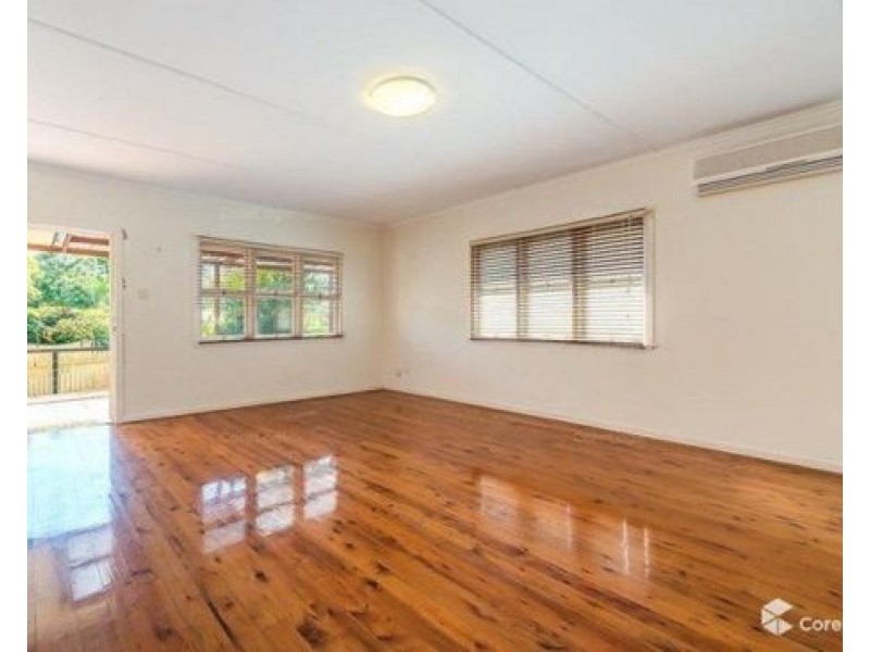 30 LIND AVENUE, Southport QLD 4215