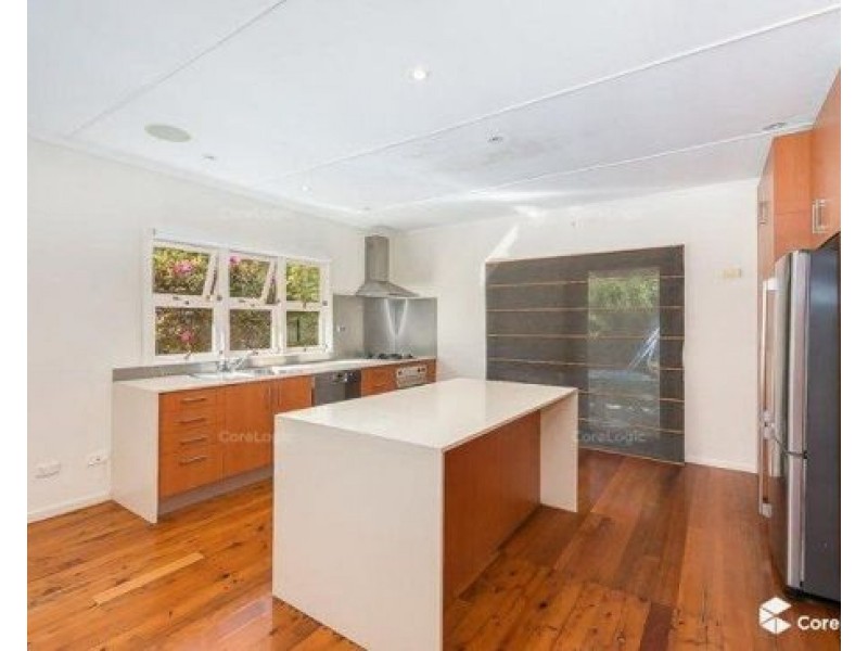 30 LIND AVENUE, Southport QLD 4215
