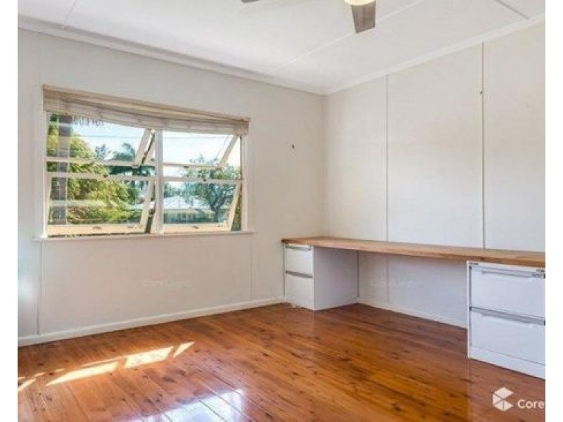 30 LIND AVENUE, Southport QLD 4215