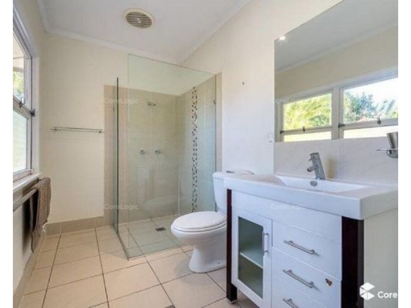 30 LIND AVENUE, Southport QLD 4215