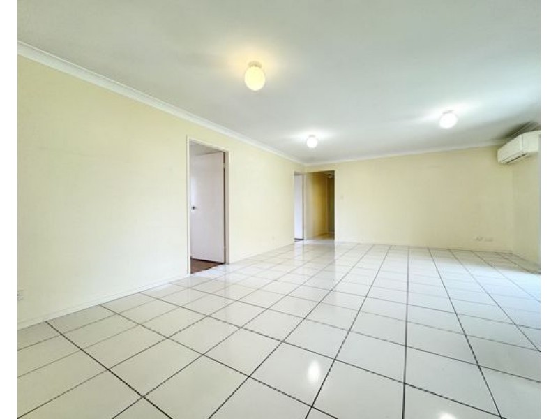 8 Coolum Court, Regents Park QLD 4118